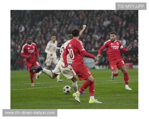 拜仁球迷抗议欧冠比赛开球时间过晚